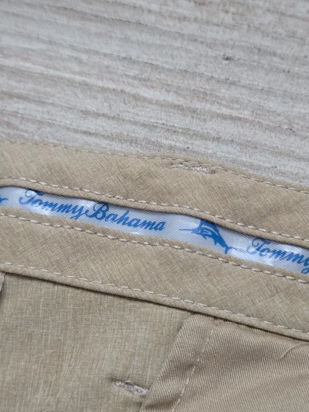 Tommy Bahama Performance Stretch Golf Shorts Mens Khaki Grip Waist Athleisure 36